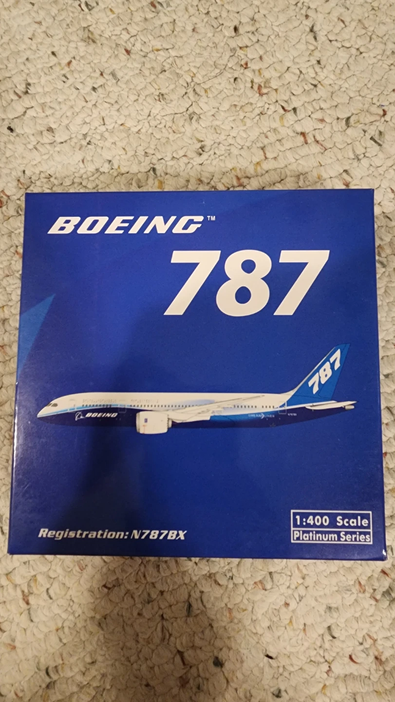 Boeing 787 Dreamliner 1:400 Scale Model