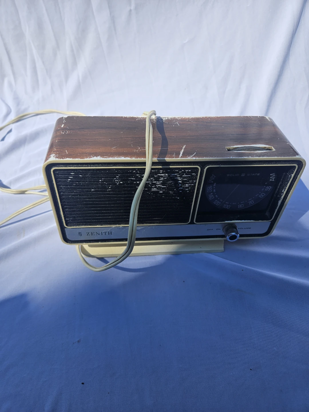 Vintage Zenith AM Radio