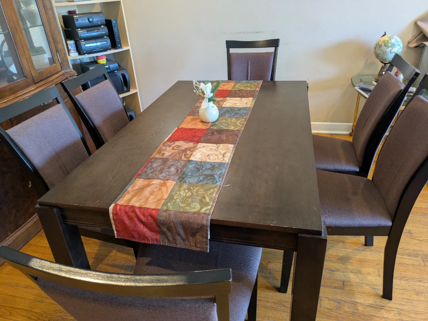 Hutch China w/ dining room table,6 chairs  excellent condition. - photo 2