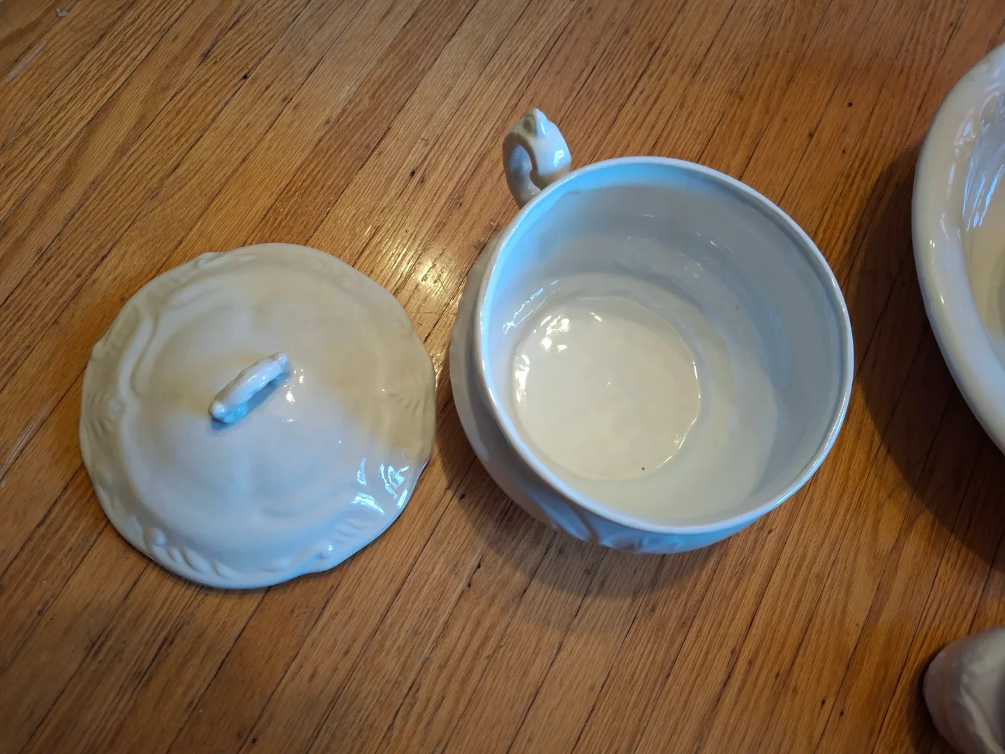 Vintage White Ceramic Wash Basin and Pitcher Set - photo 2