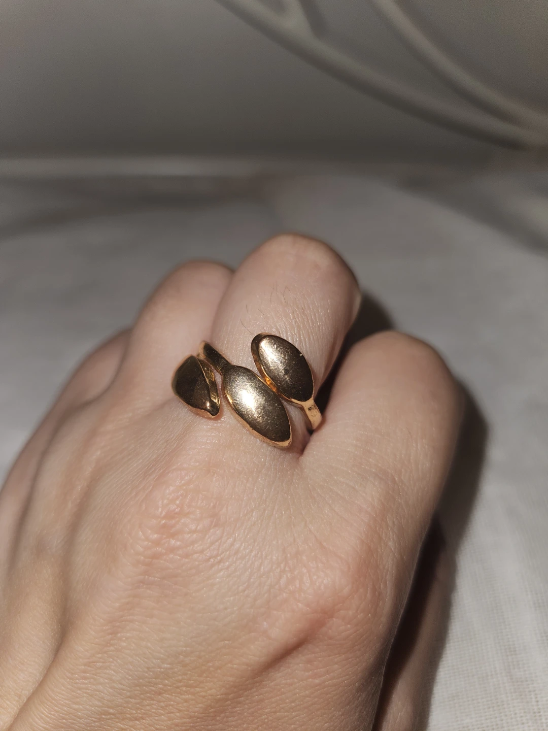 Gold-tone leaf design ring - photo 3