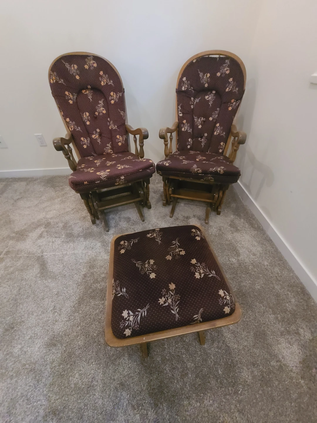 Rocking Chairs with Ottoman