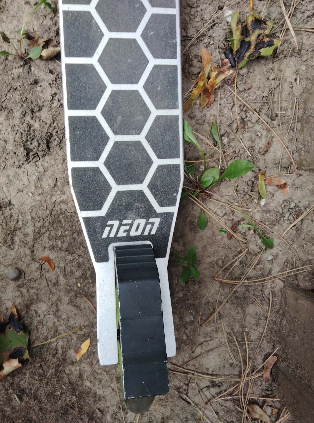 Neon kick scooter - photo 2