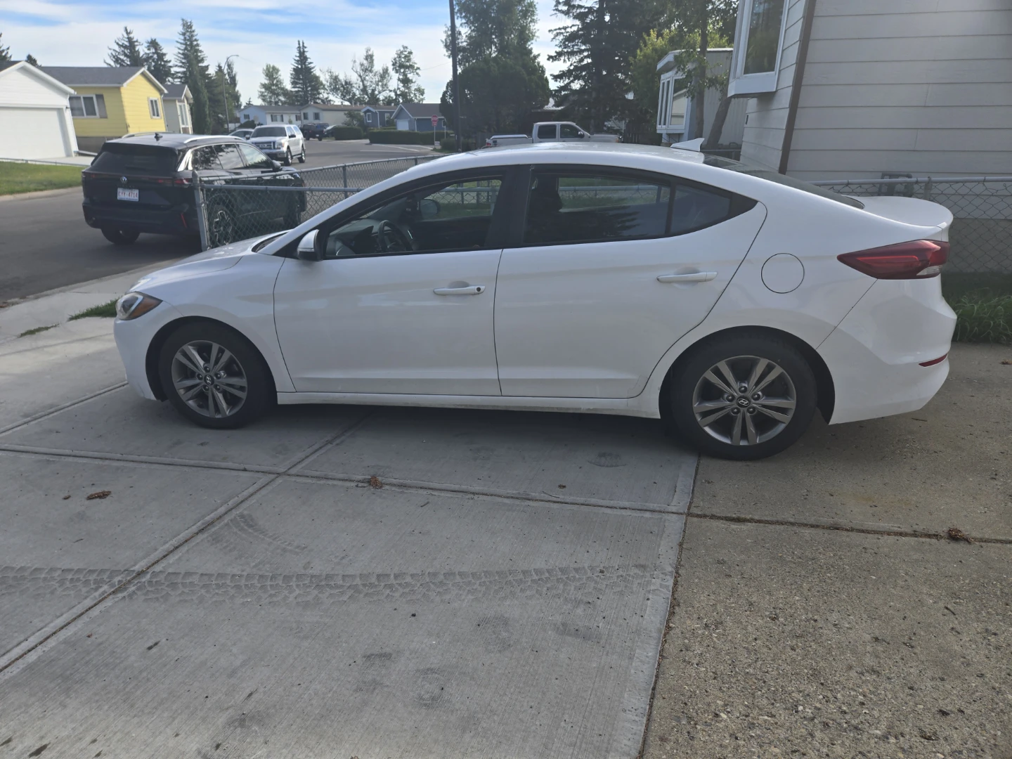White Hyundai Elantra Sedan - photo 5