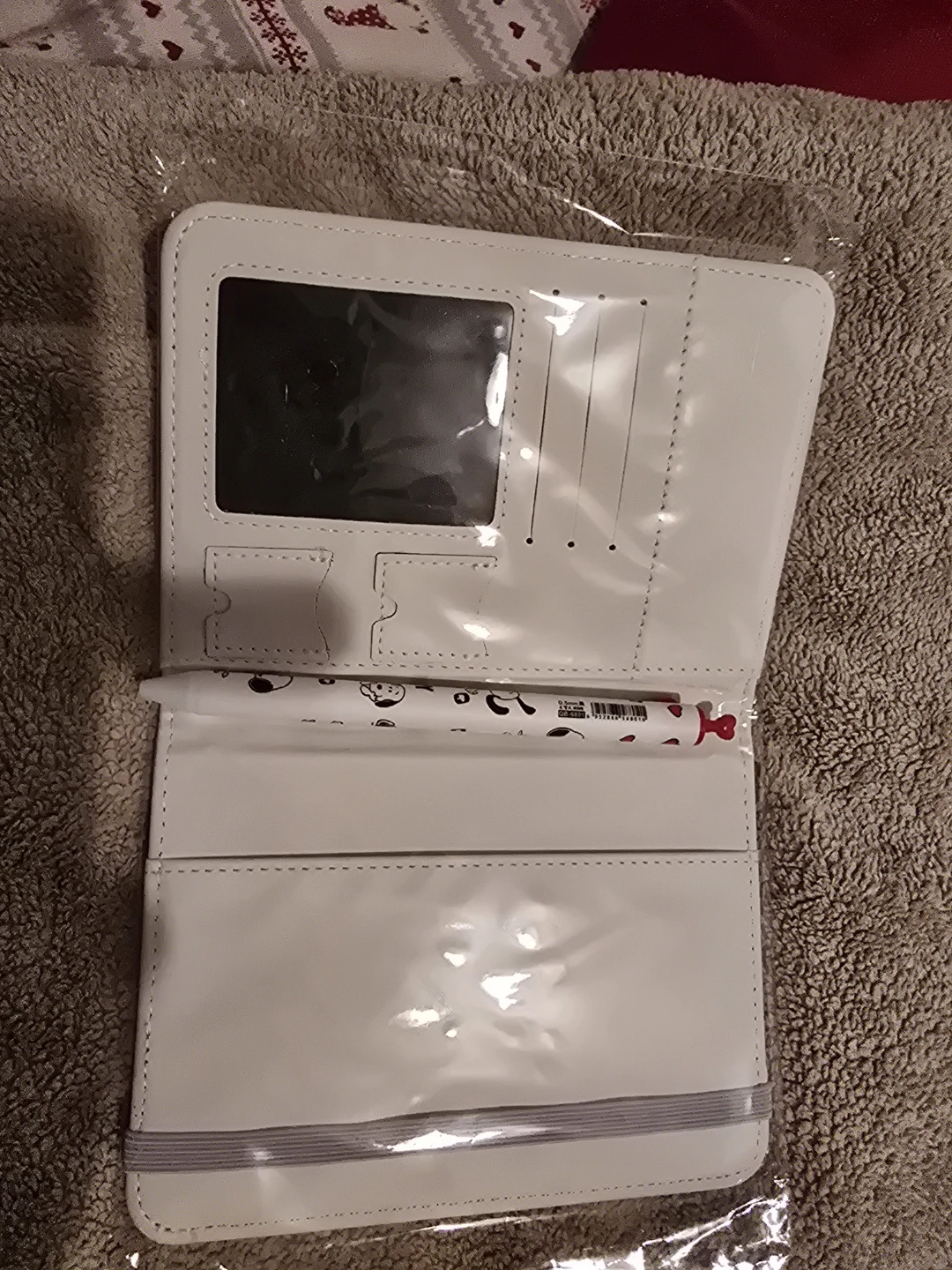 NEW Snoopy Comic Passport Holder and Pen Set - photo 2