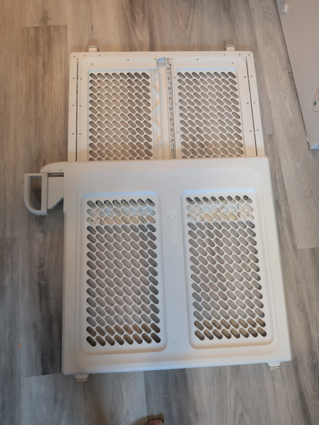 Safety 1st white baby gate - photo 2