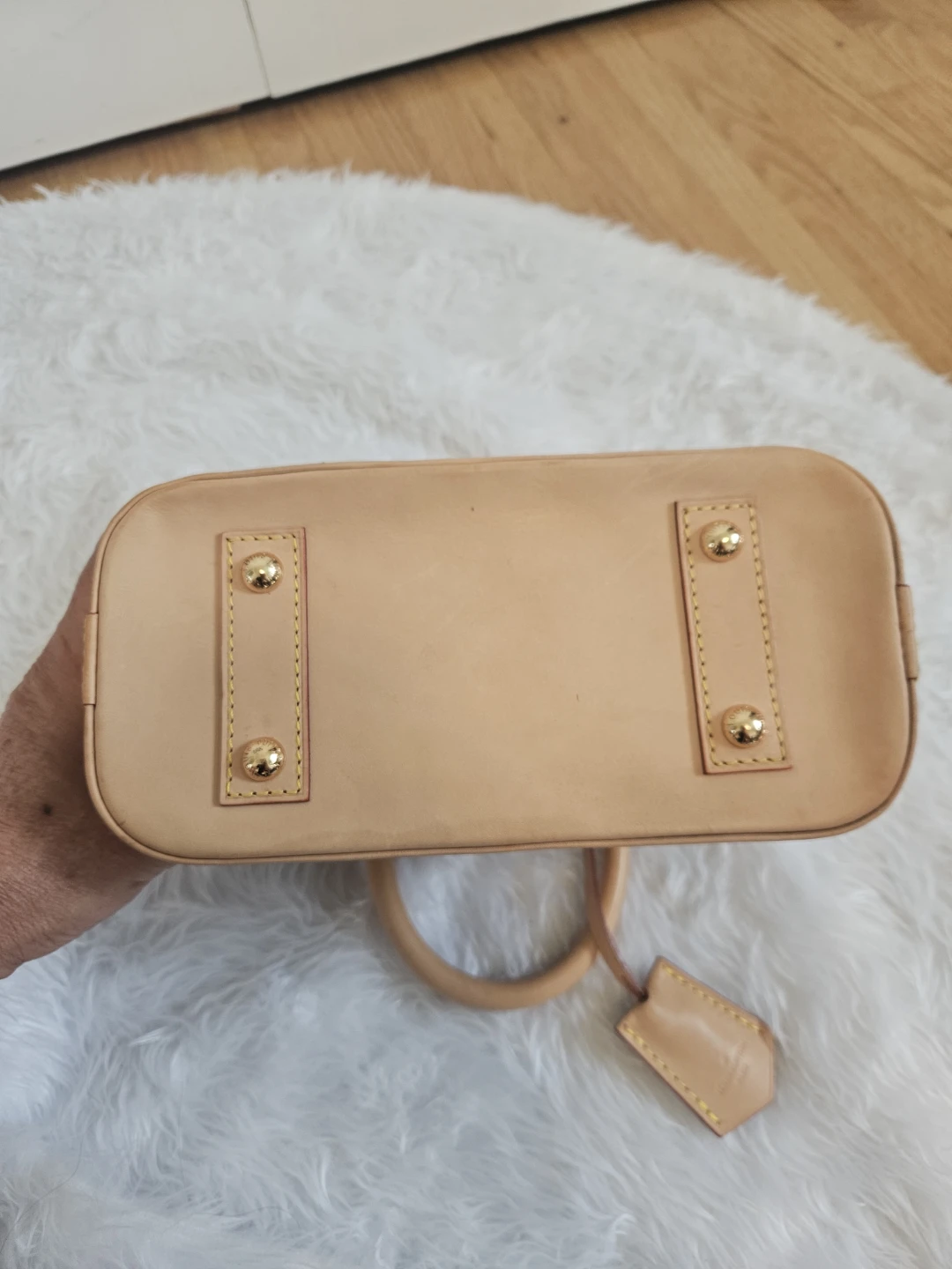 Louis Vuitton Alma BB Monogram Handbag - photo 4