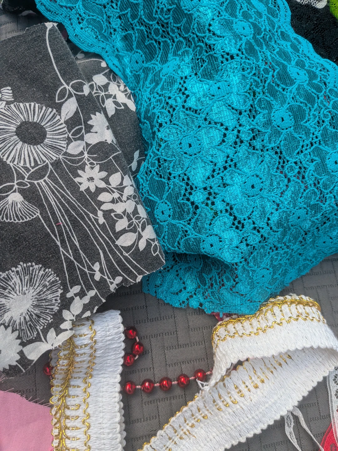 Assor Sewing Fabrics & Lace * read description b4 messaging - photo 5