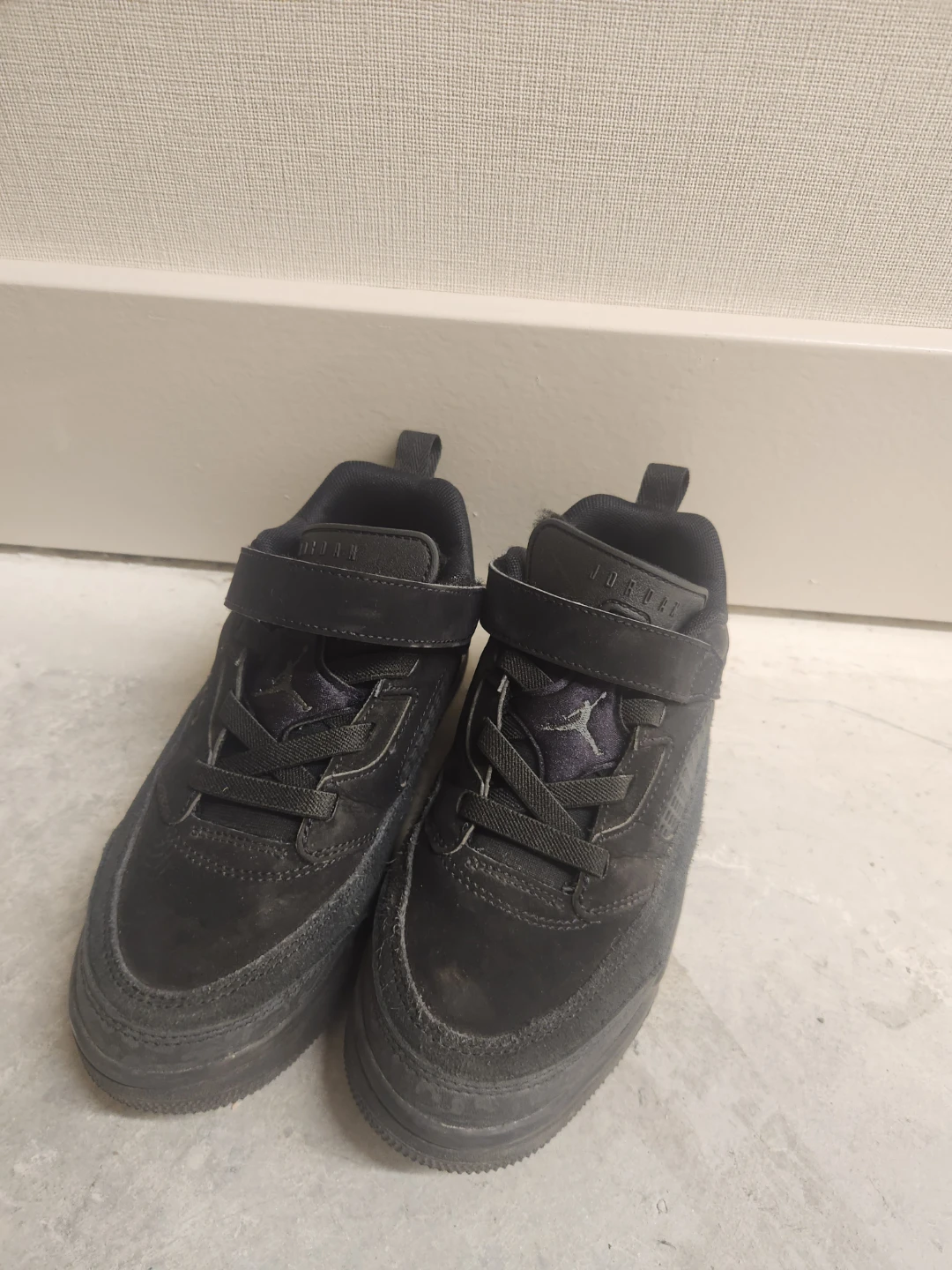 Jordan's black kids shoes - photo 2