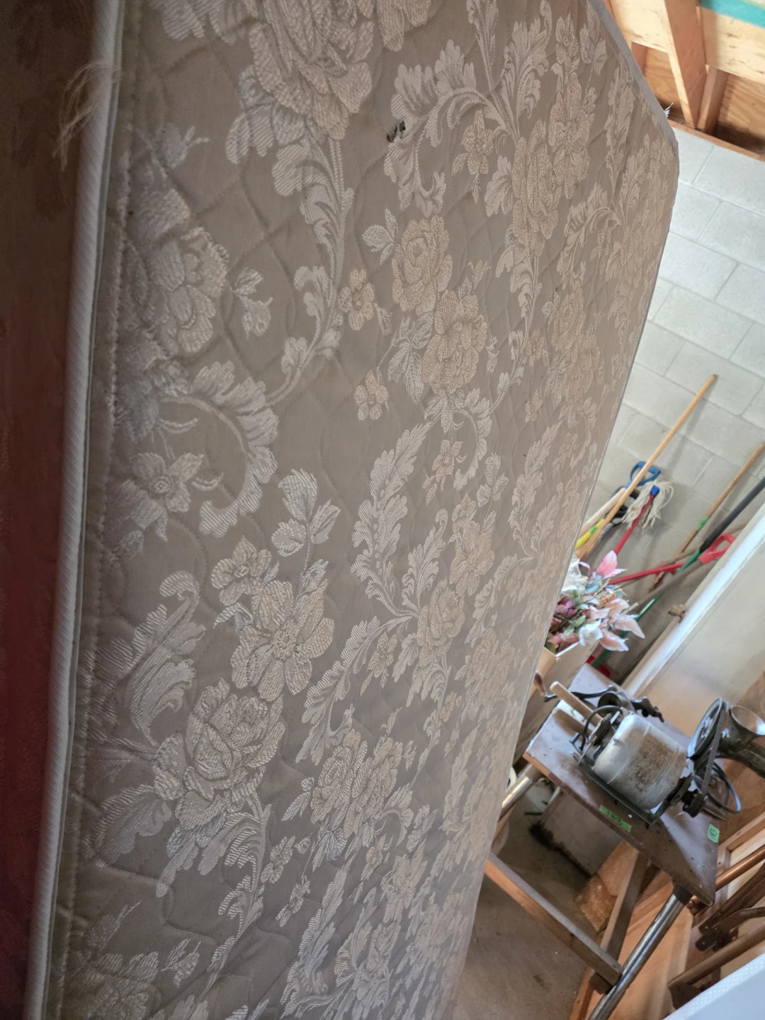 Single size mattress with box sprin