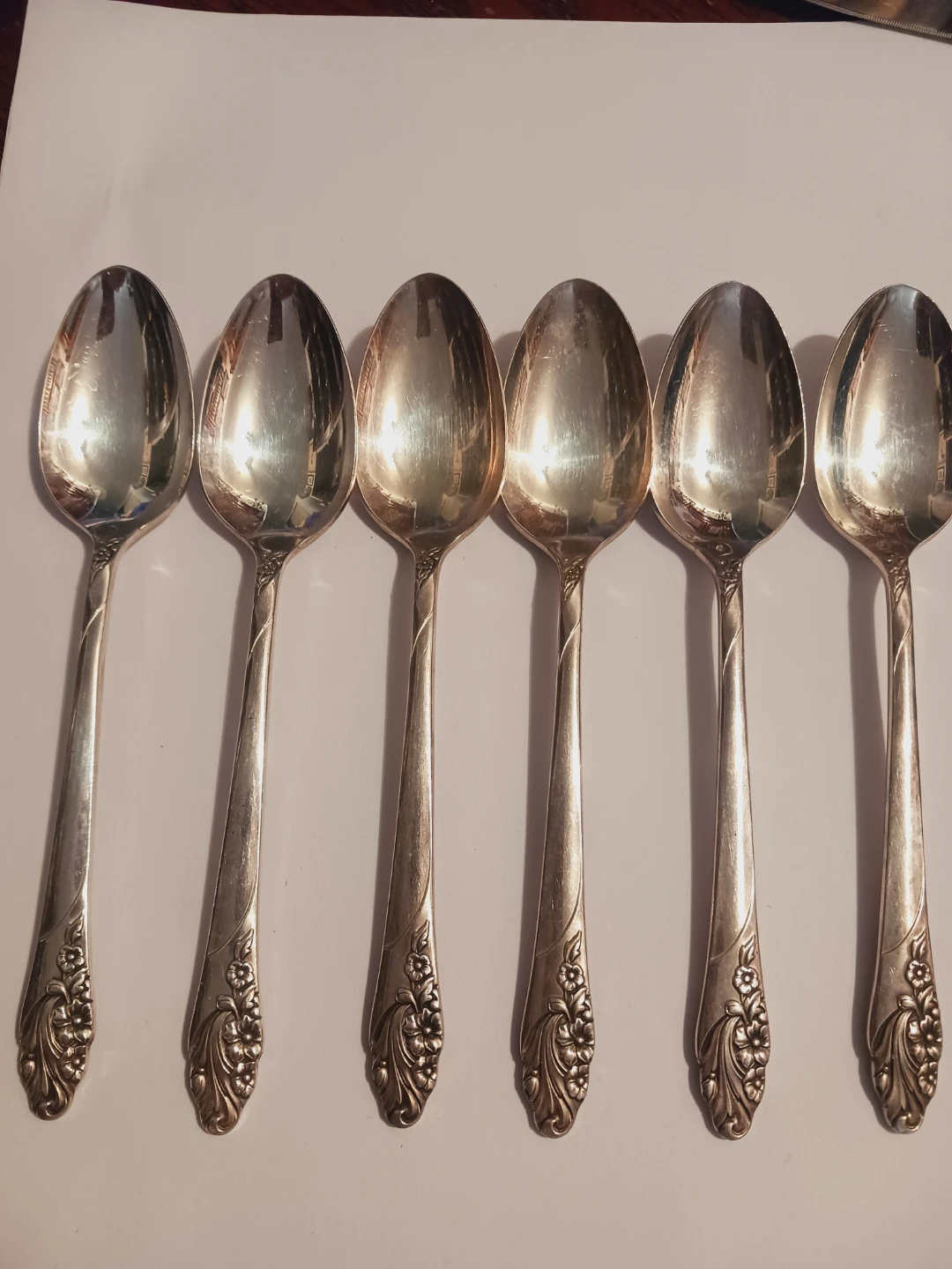 Set of 6  × Oneida Community Silver Plated Floral dessert Spoons