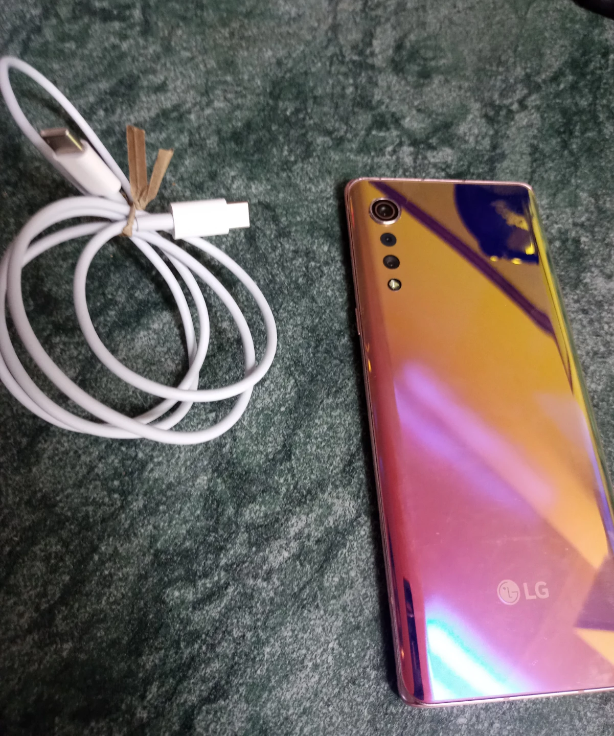LG Smartphone Velvet 128gb. + 64gb SD card