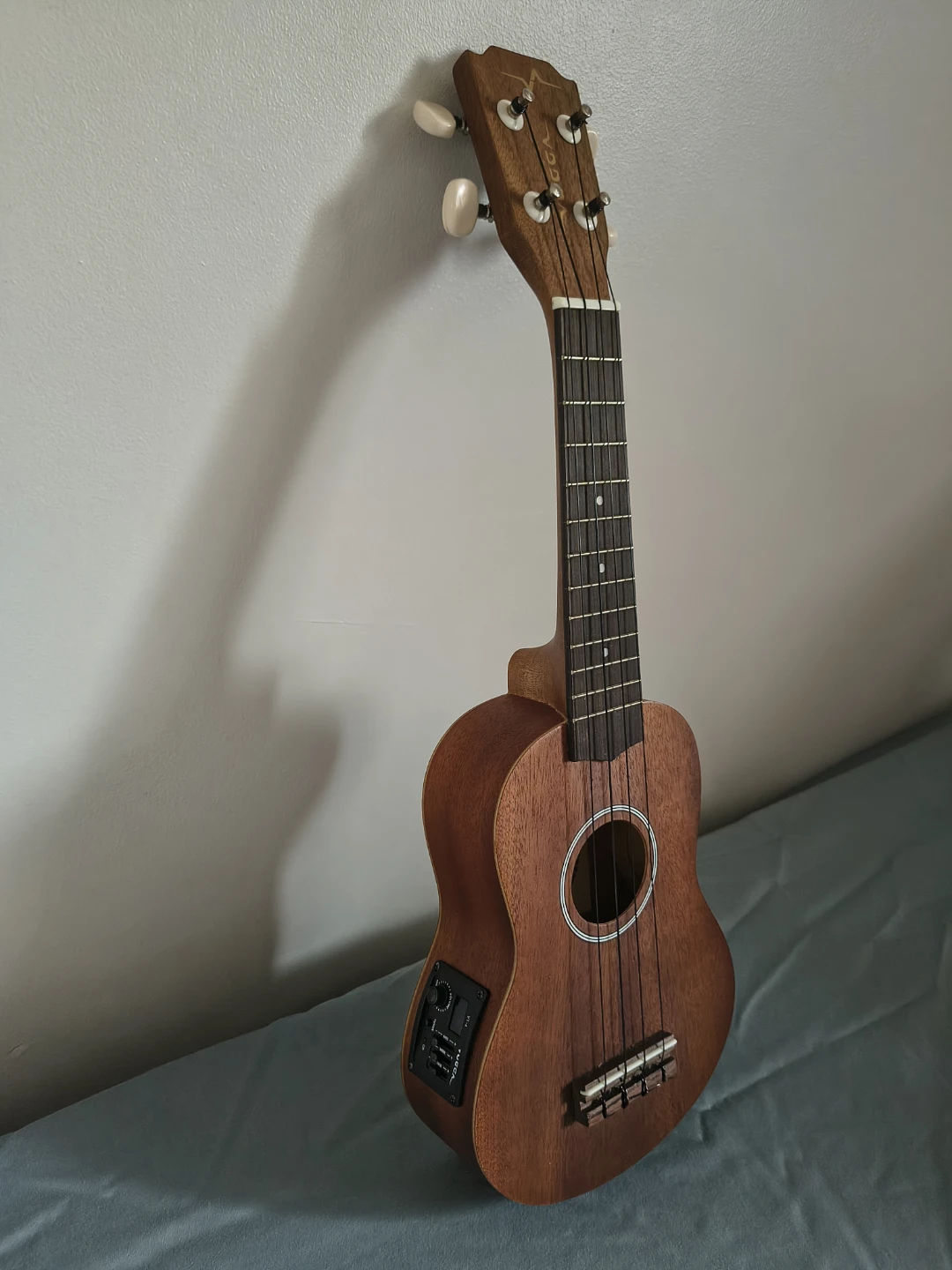 Vogga Acoustic-Electric Ukulele with Case - photo 3