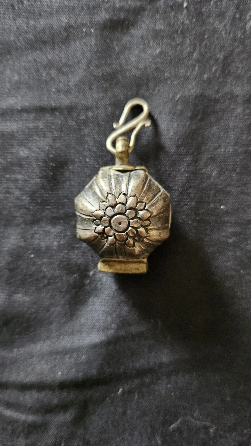 Vintage Metal Floral Poison Pendant