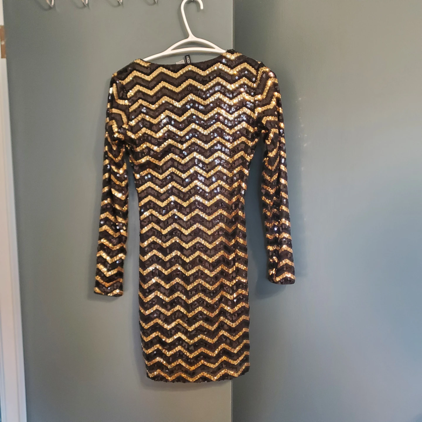H&M Black and Gold Sequin Dress - photo 2