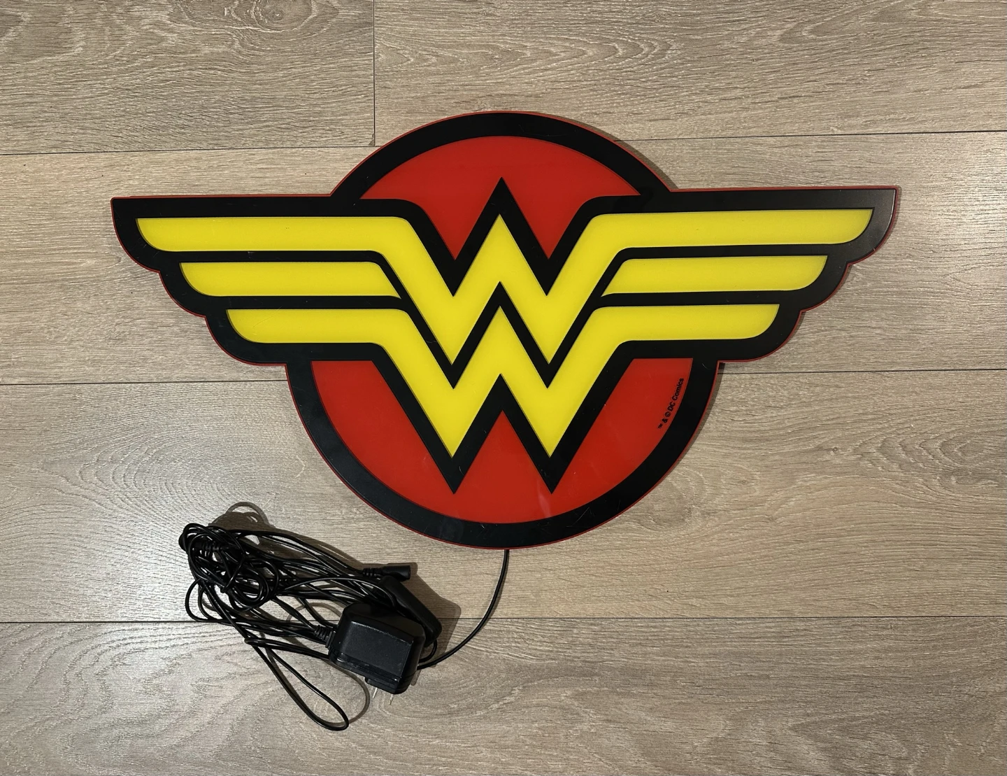 Wonder Woman LED Wall Light - photo 3