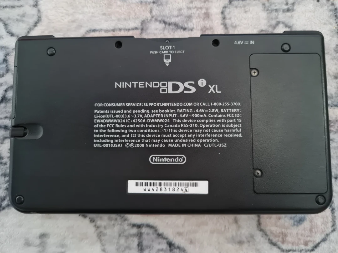 Nintendo DSi XL - photo 2