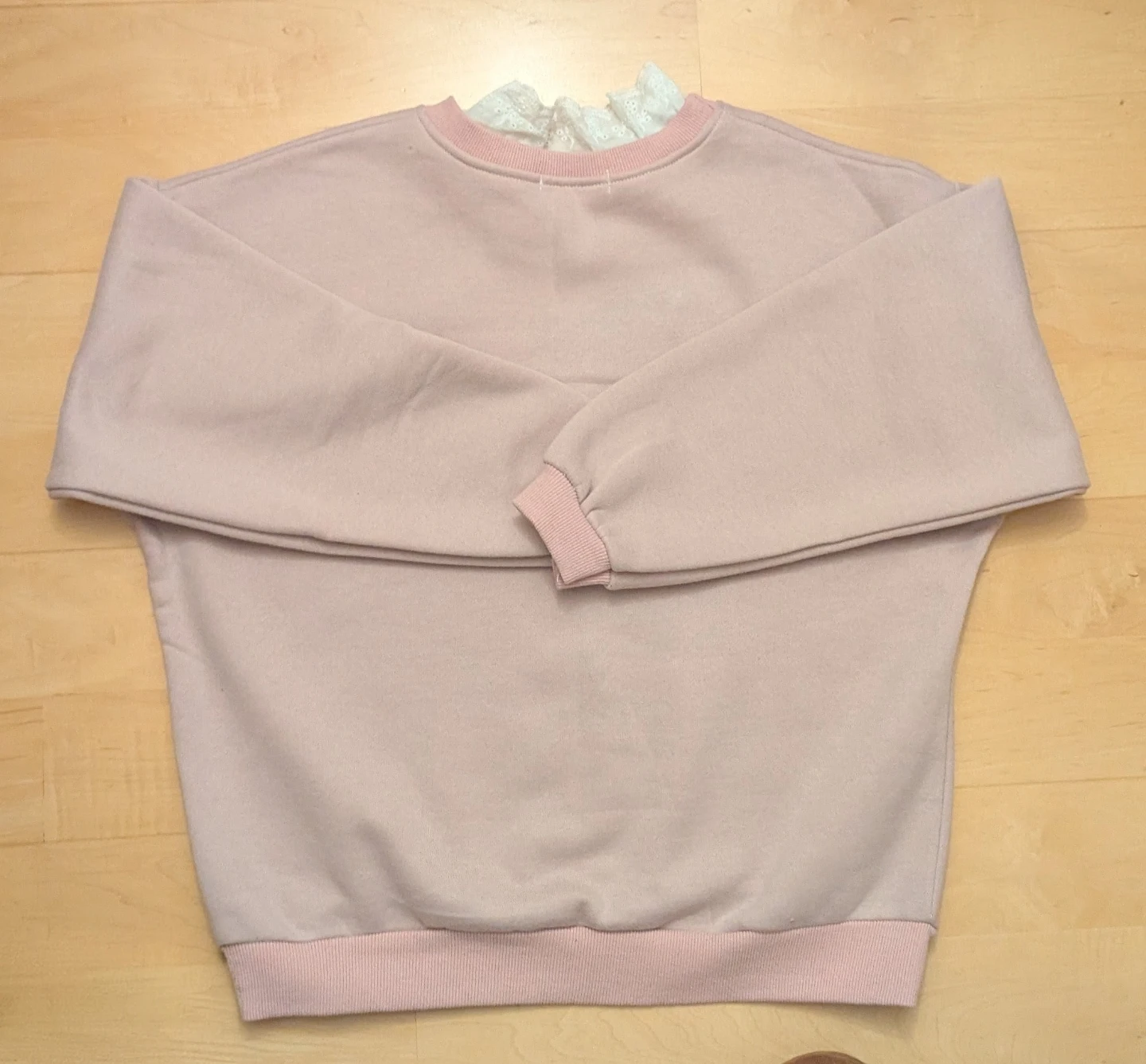 Pink floral embroidered sweatshirt with lace collar - photo 2