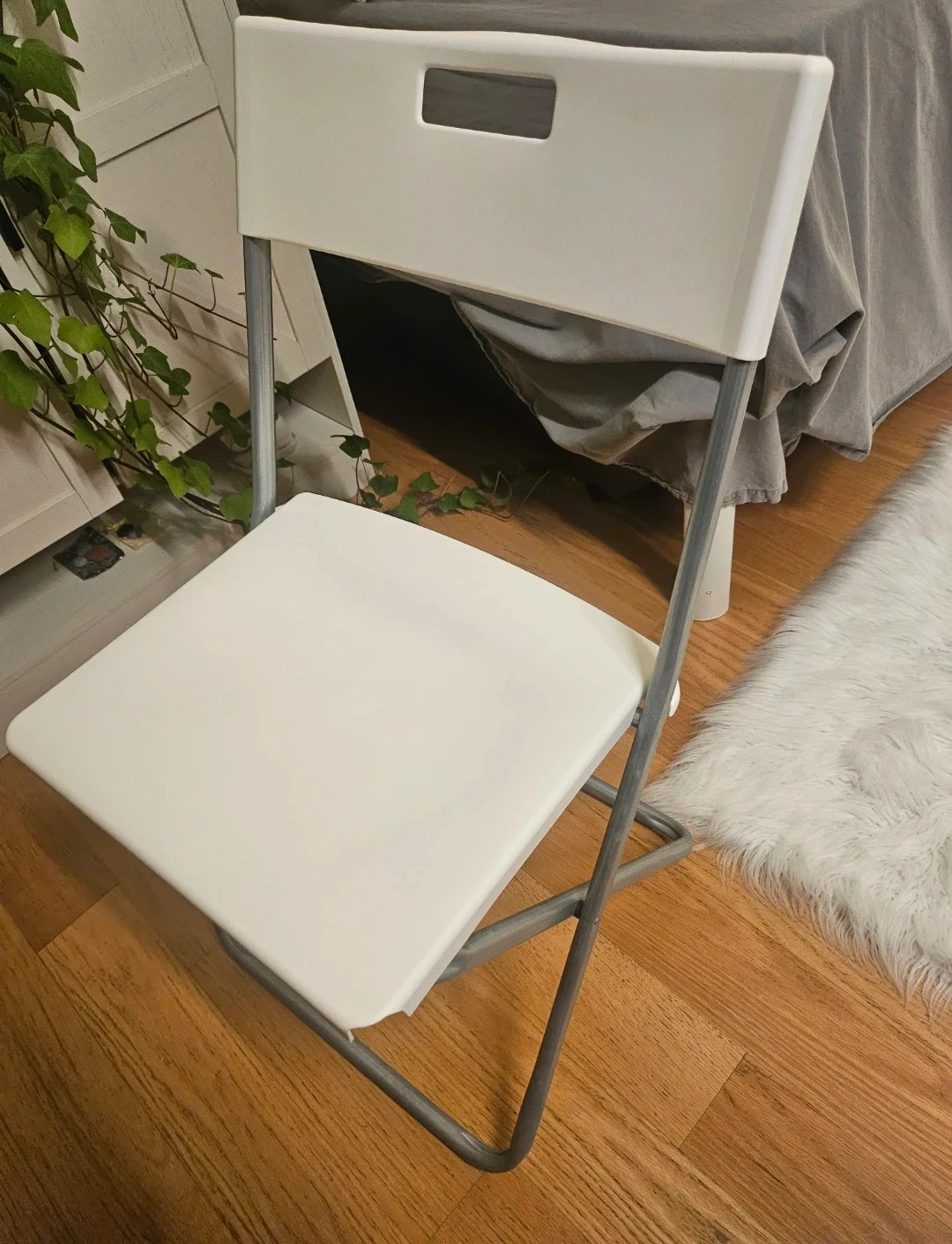 White folding chair