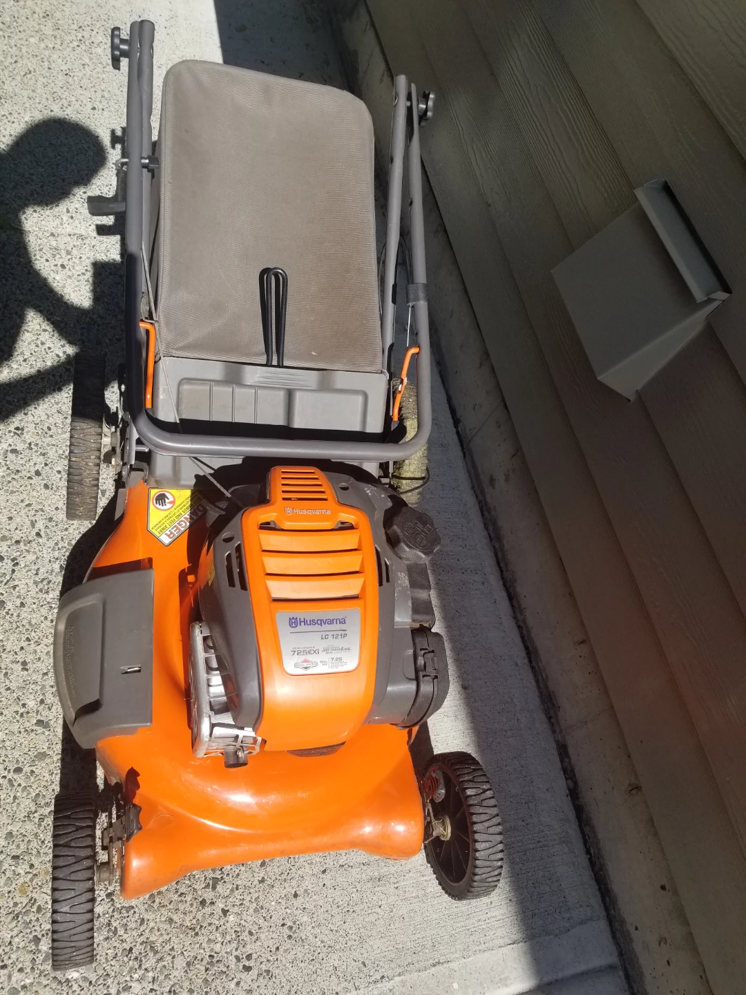 Husqvarna LC 121P Lawn Mower