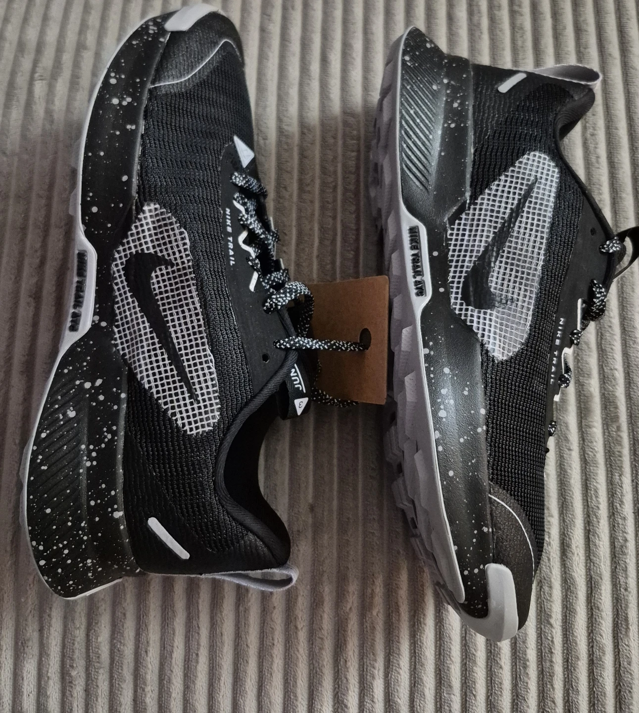 BNIB)Nike Size 7 Trail 3 Women's Running Shoes