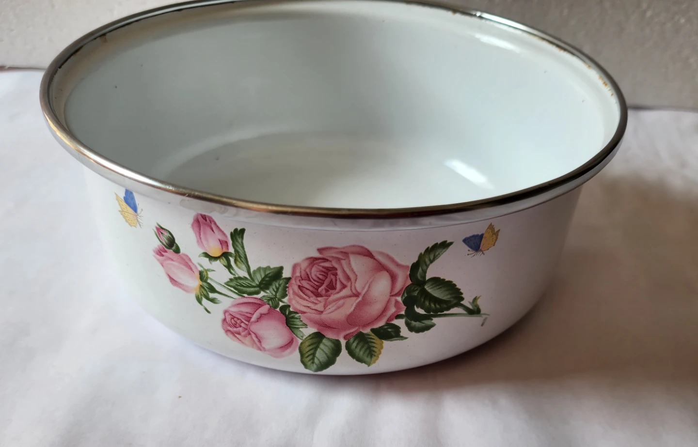 Set of 3 Enamel Bowls with Lids - photo 4