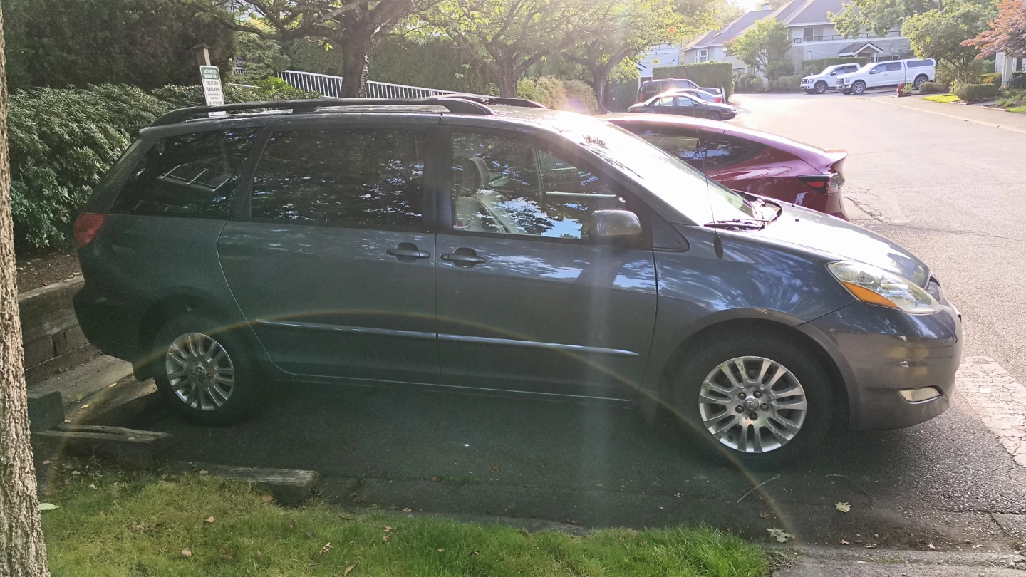 Toyota Sienna Minivan - photo 4