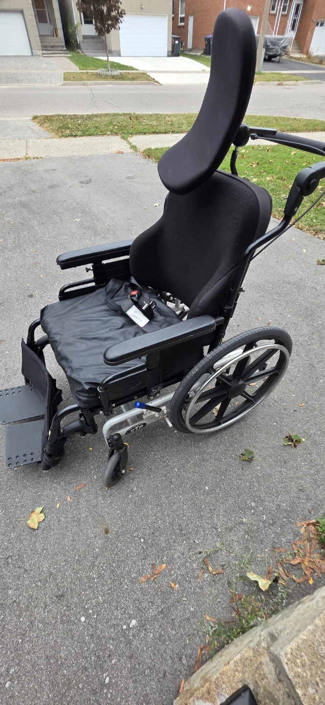 HME Mobility Wheelchair with Headrest - photo 4