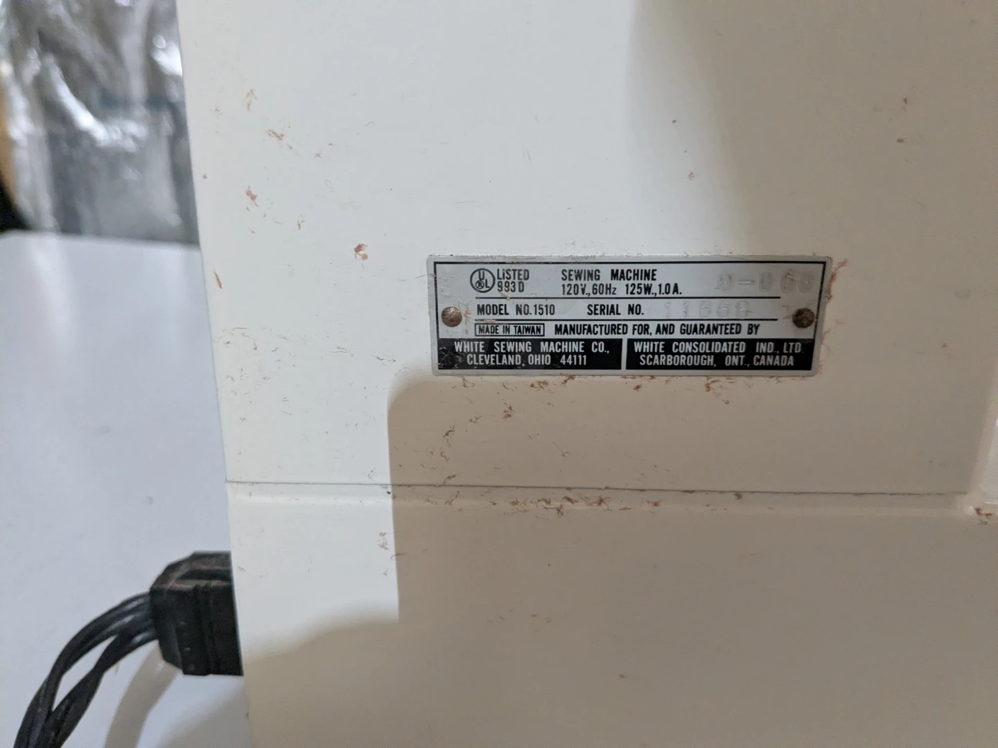 White sewing machine - photo 3
