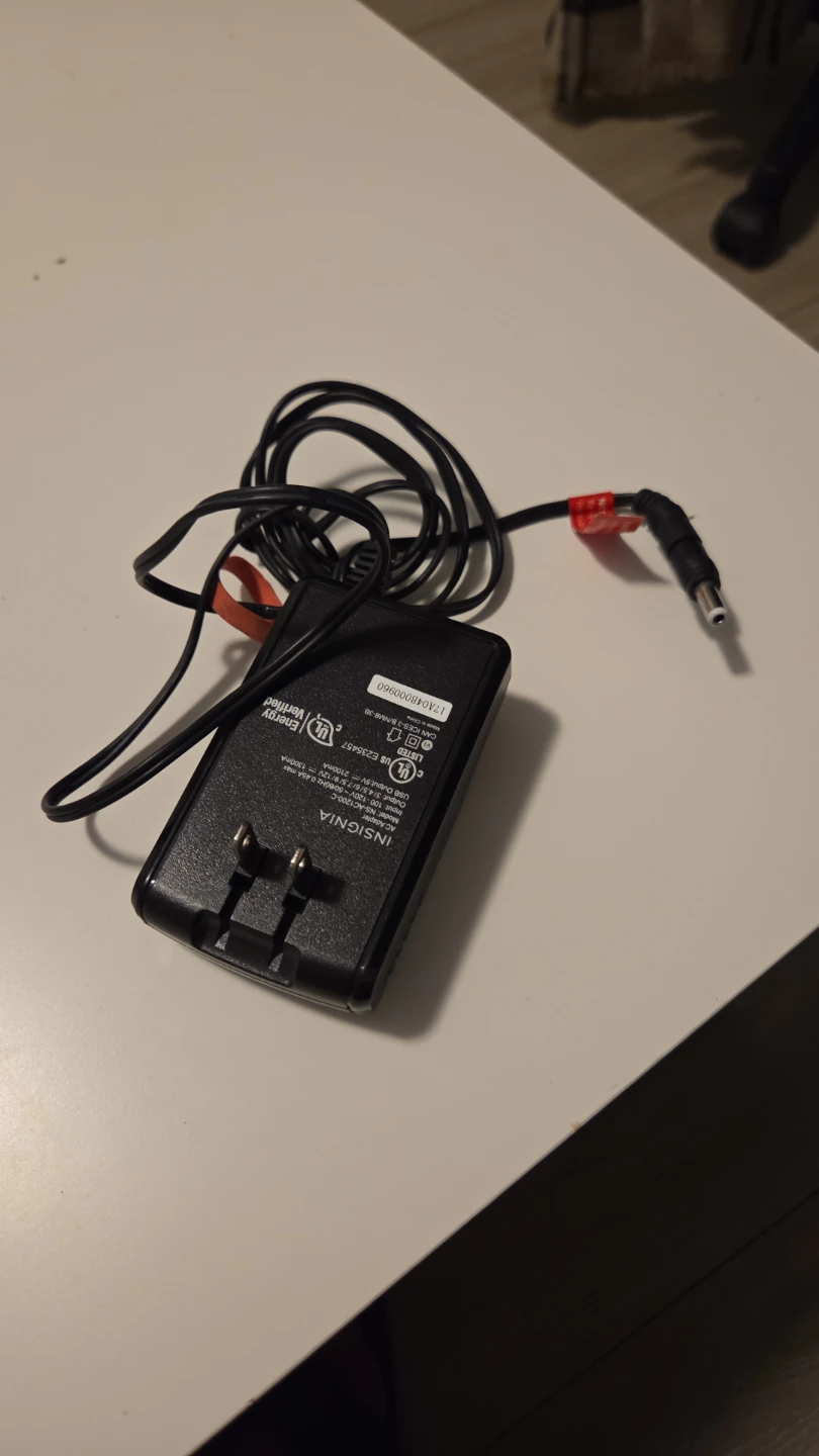 Insignia NS-AC1200-C Universal AC Adapter - photo 2