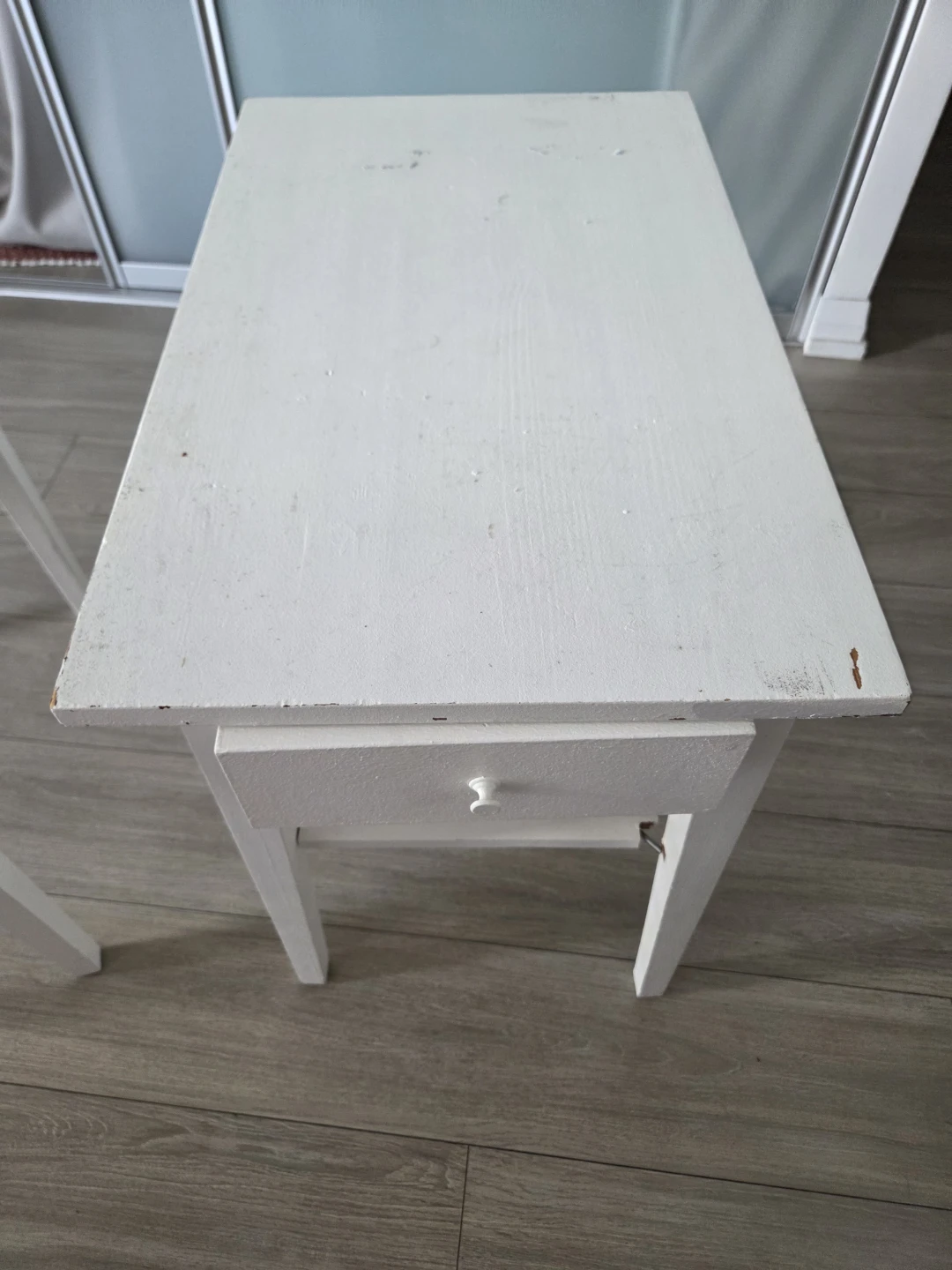 White Wooden End Table with Drawer