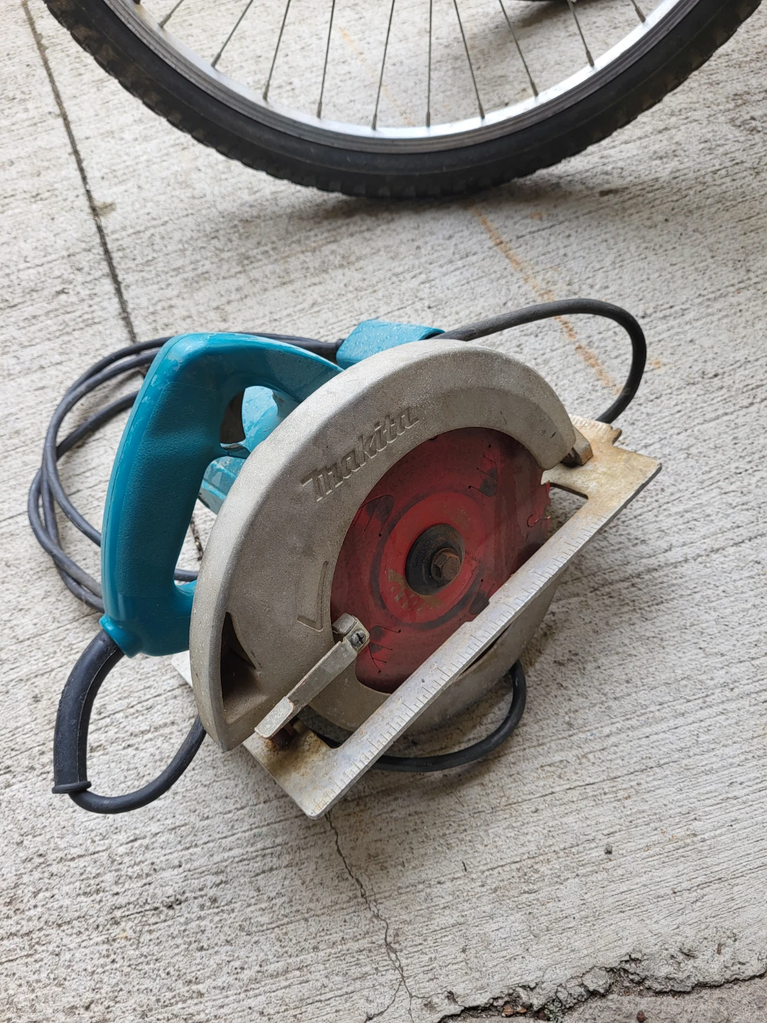 Makita Circular Saw with 2 new blades