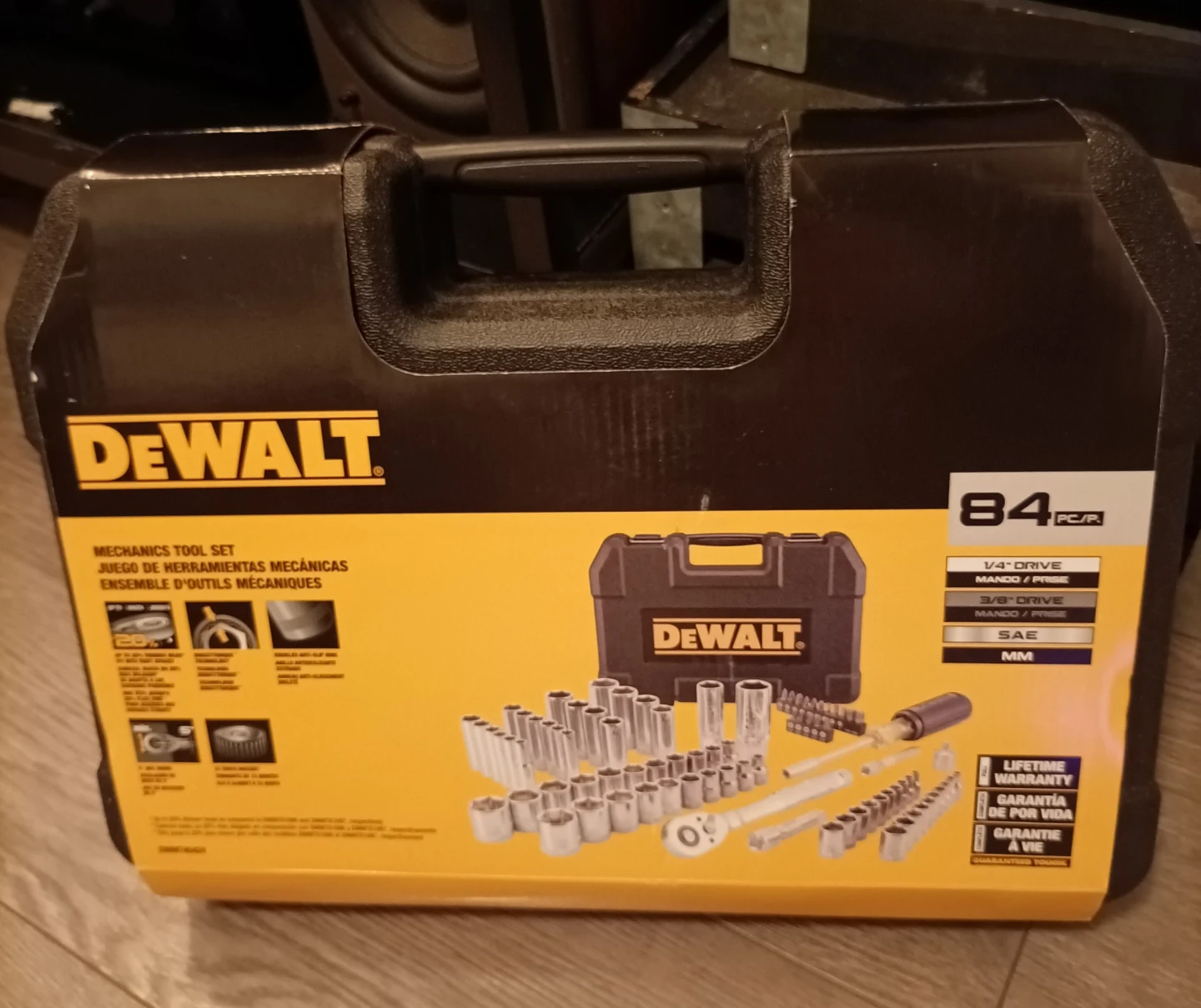 DeWalt 84-Piece Mechanics Tool Set