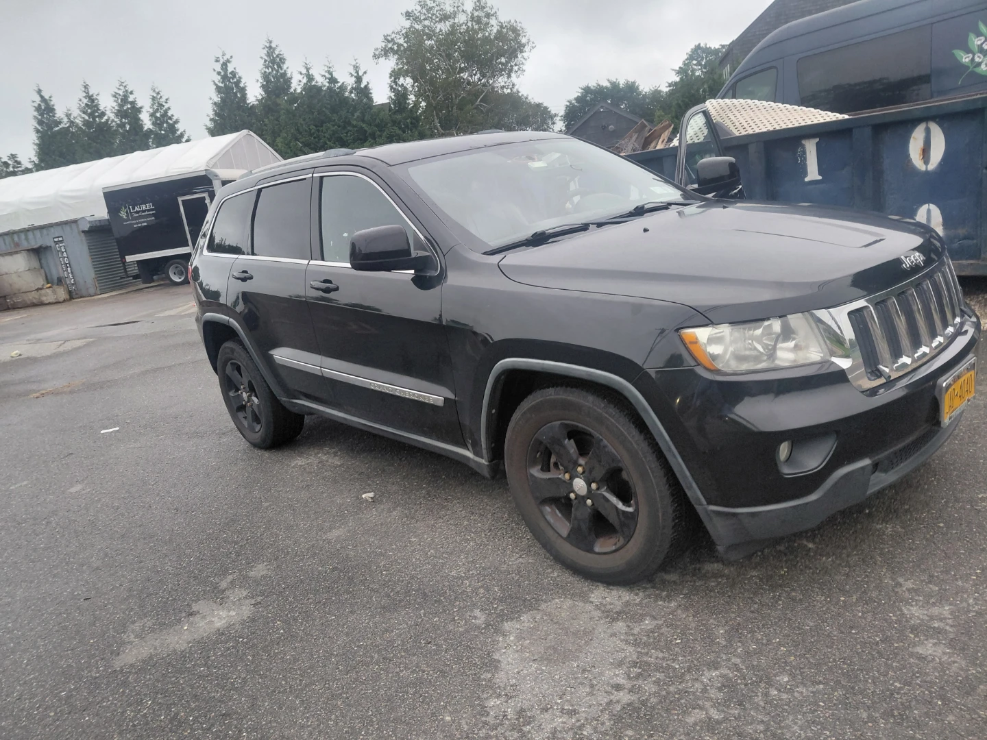 Black Jeep Grand Cherokee SUV 2013