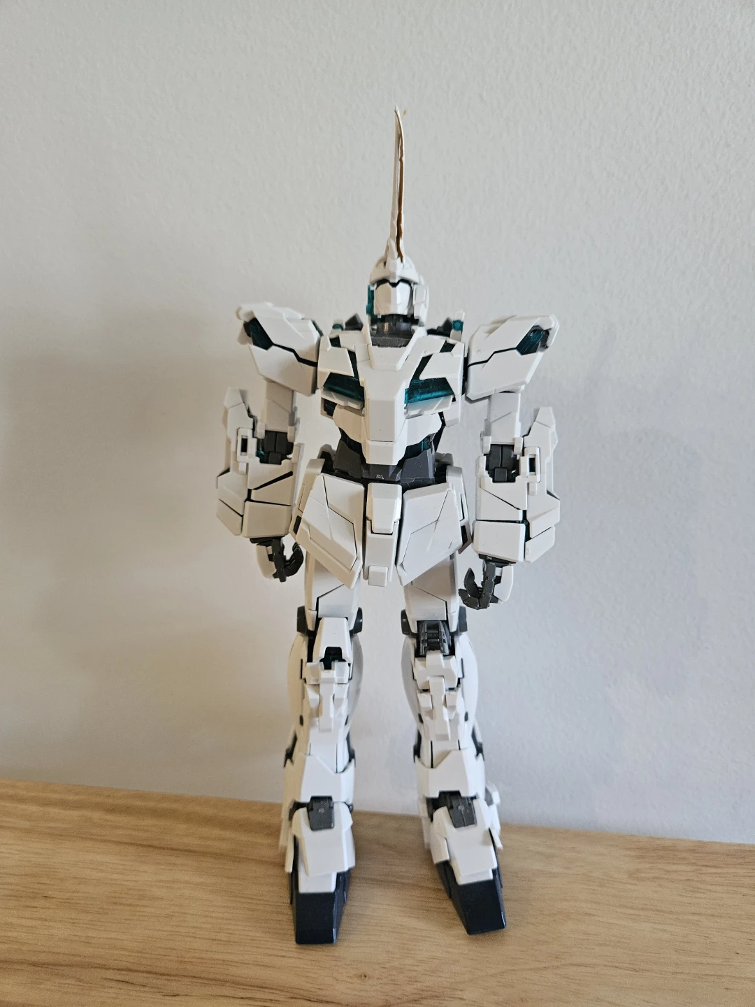 Gundam Model Figure – White / Fully Assembled