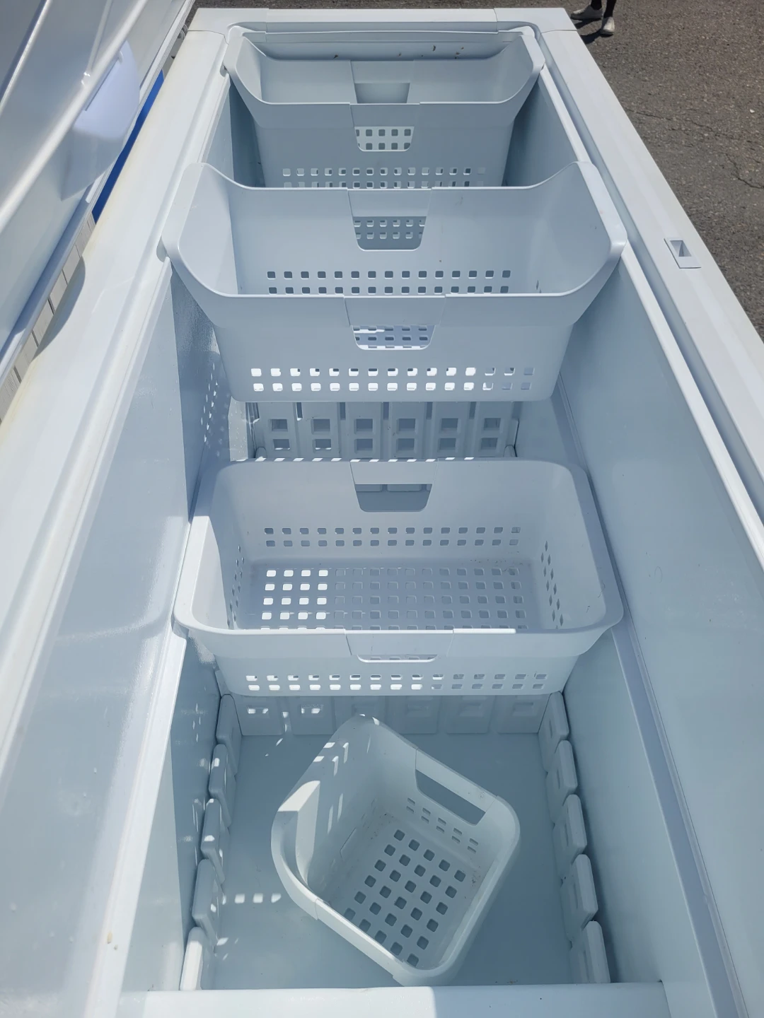 Extra Extra Large White Chest Freezer with Baskets - photo 4