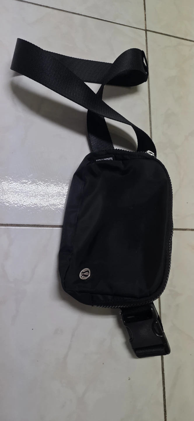 Lululemon Everywhere Belt Bag - Black - photo 2