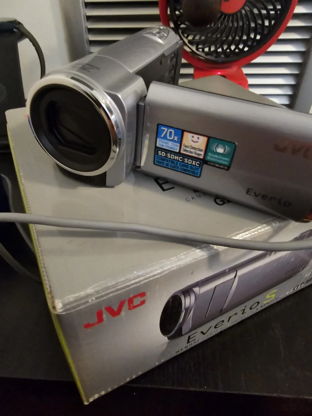 Vintage JVC Everio GZ-MS150 Camcorder - photo 3