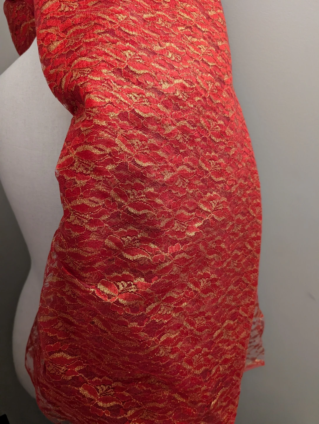 Red and Gold Lace Fabric - photo 2