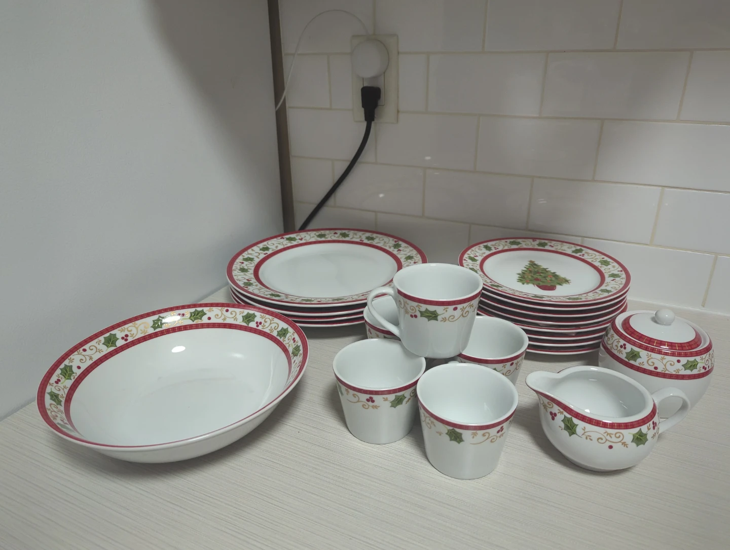 Christmas Holly & Berry Dinnerware Set