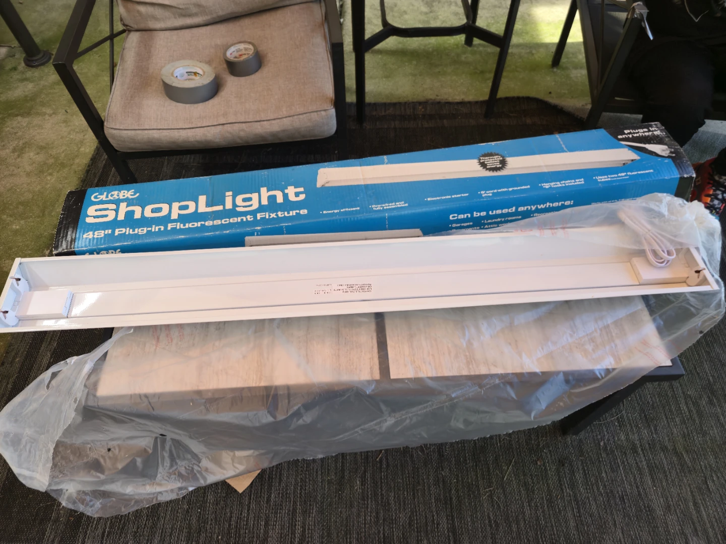 48" Fluorescent Shop Lights / Fixtures – 4-5 Lights - photo 3