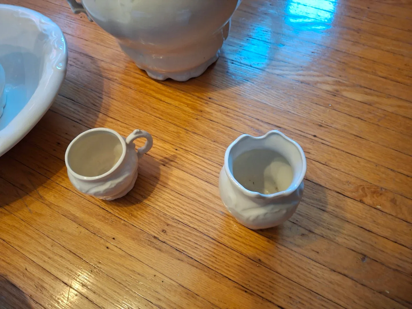 Vintage White Ceramic Wash Basin and Pitcher Set - photo 3