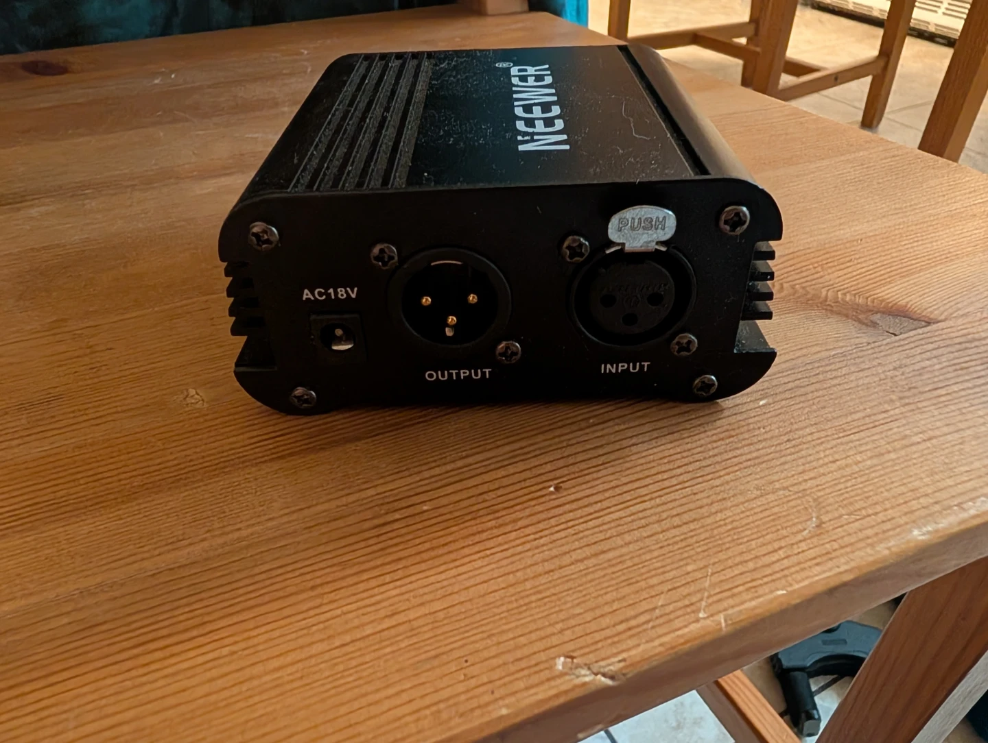 Neewer NW-100 Phantom Power Supply - photo 2