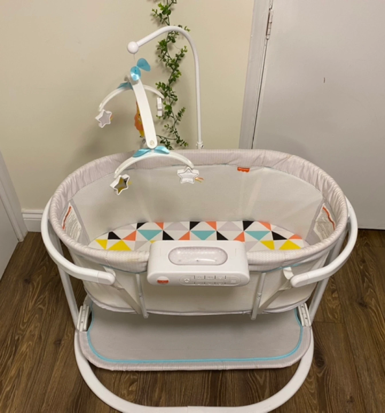 Fisher-Price Soothing Motions Bassinet - photo 3