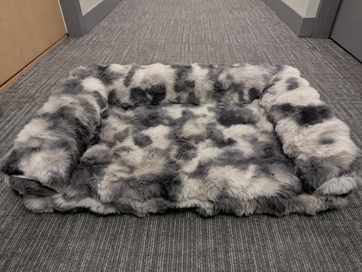 Cozy Kiss  Faux Fur. Orthopedic Pet Bed.