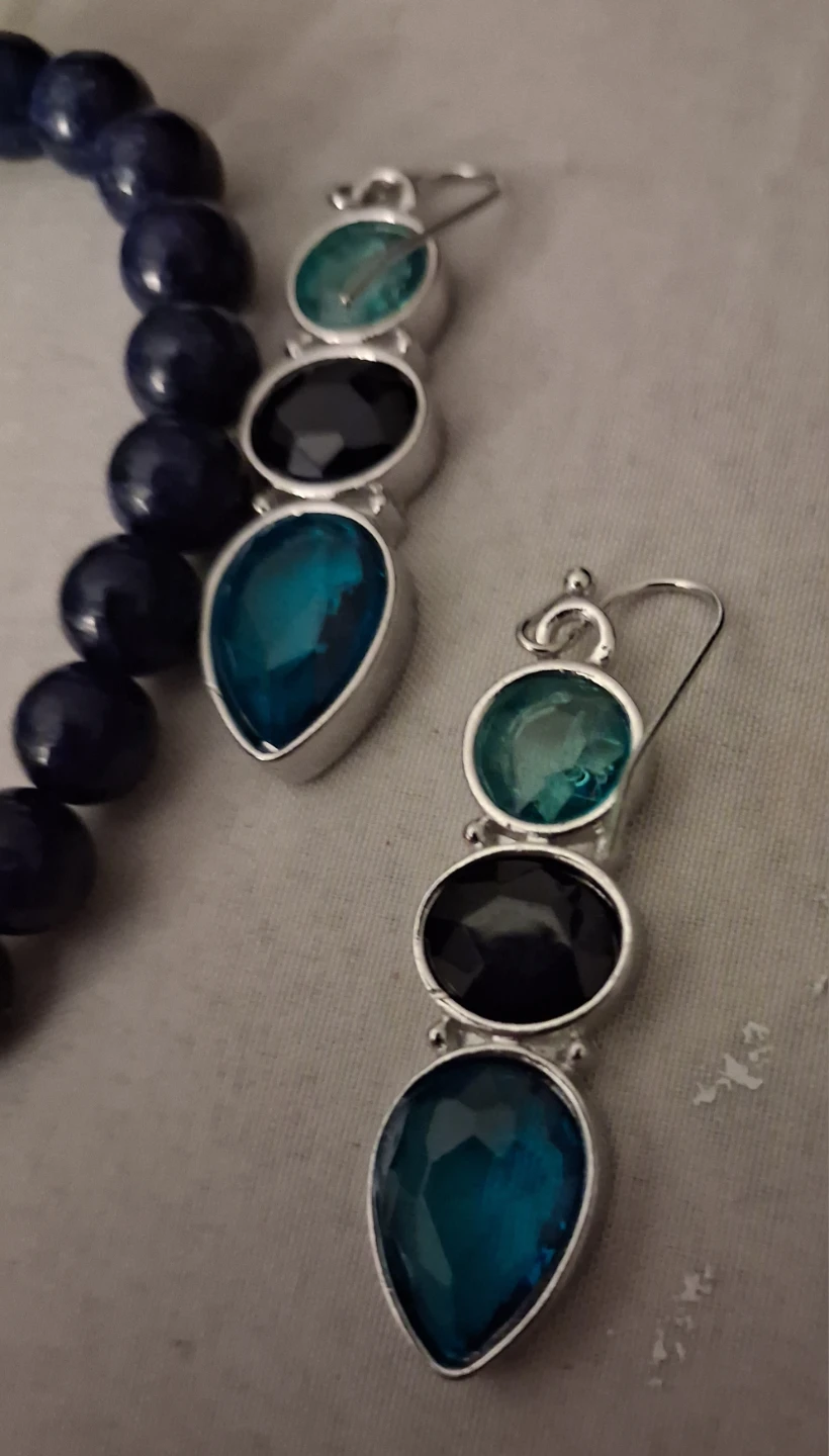 Blue bead bracelet and drop earrings set - photo 2