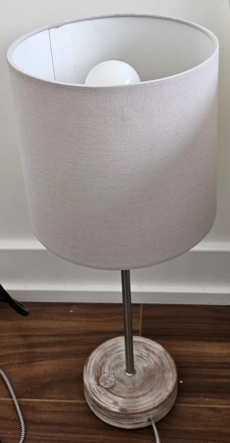 Table lamp with fabric shade and wooden base - photo 4