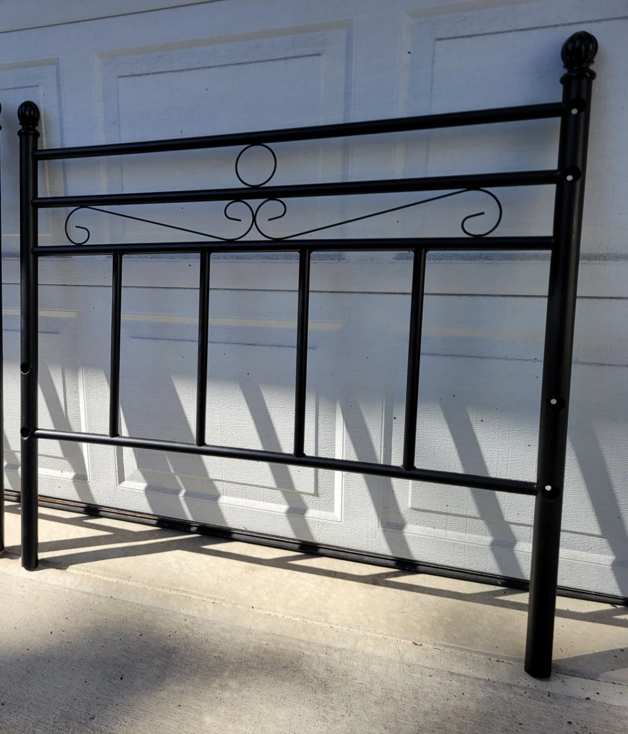 Very Nice Black Metal Twin / Single Bed Frame Headboard. - photo 2