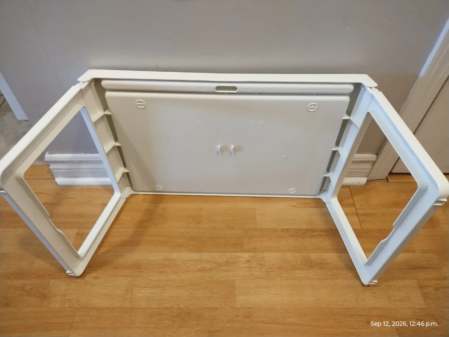 Vintage Canadian Folding Plastic Lap Tray - photo 4