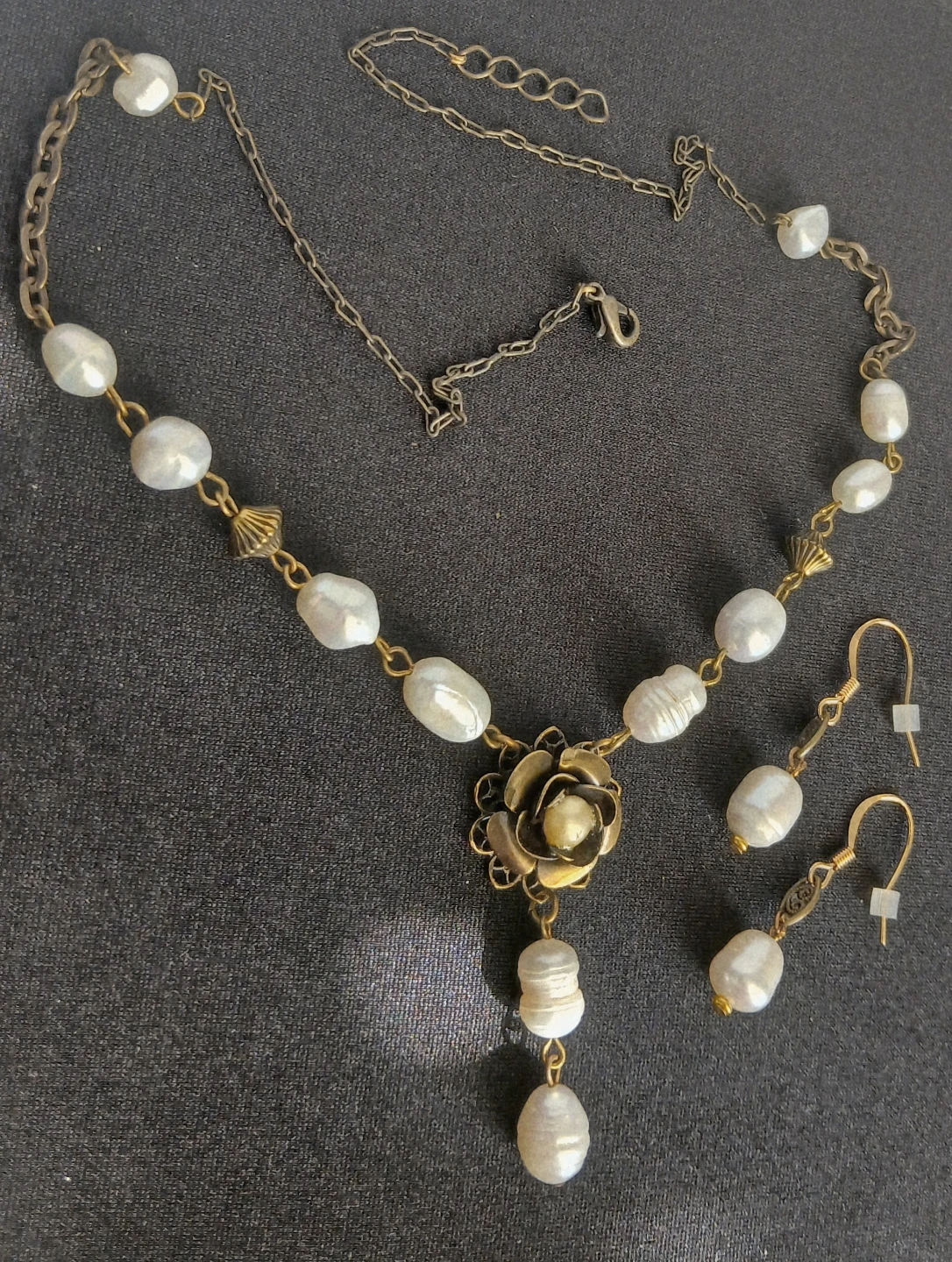 Freshwater Pearl Necklace and Earring Set - photo 2